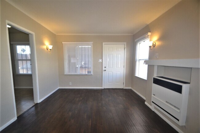 Building Photo - 519 W 19th St