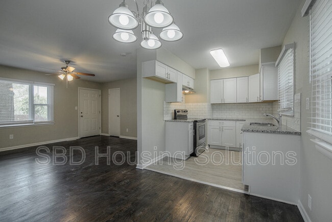 Building Photo - 3606 N Delaware St