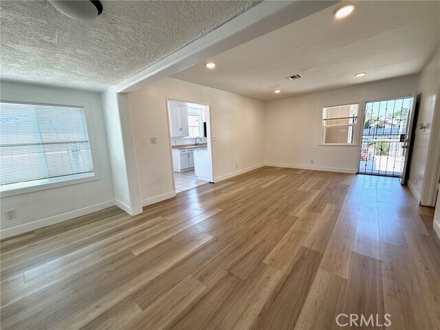 Foto del edificio - 7062 Calvin Ave