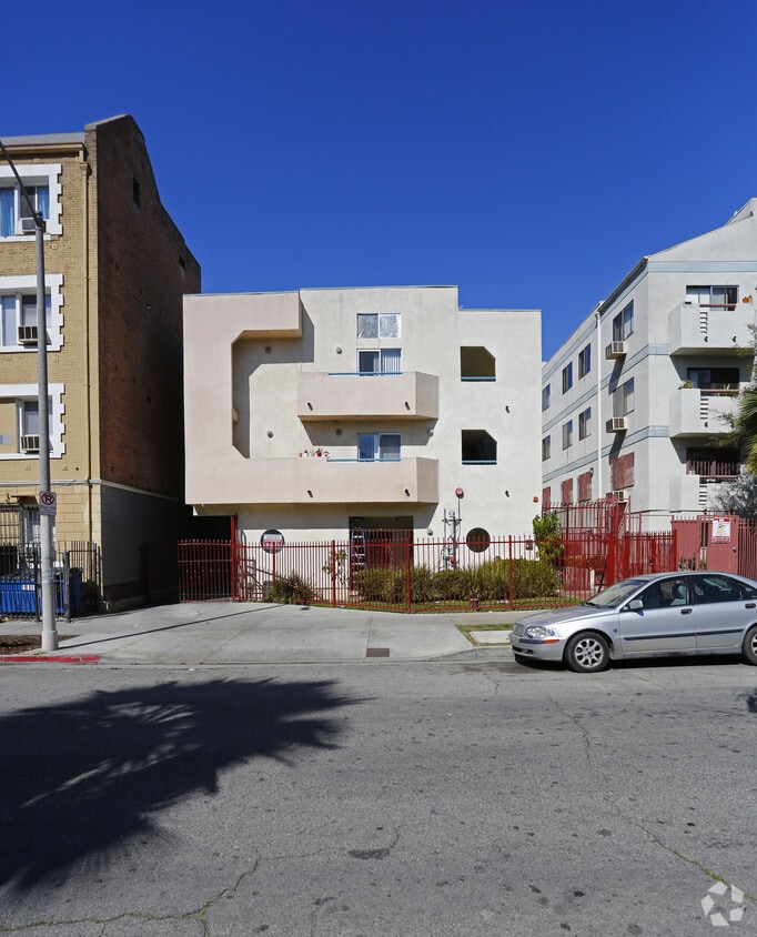 Building Photo - 827 Fedora St