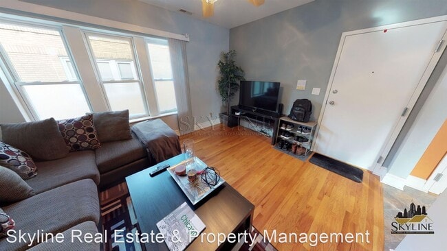 Building Photo - 4722 N Kenneth Ave