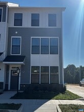 Building Photo - 2215 Swallowtail Ln