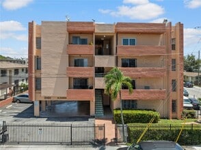 Building Photo - 2401 SW 10th St