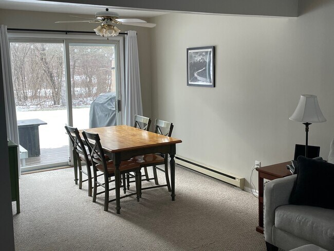 Comedor - 19 Hanover Dr