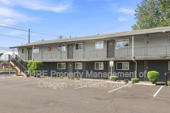 Foto del edificio - 18411 E Burnside St