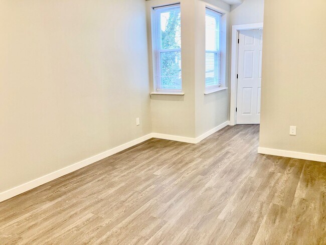 Foto del edificio - 5813 Cedar Ave