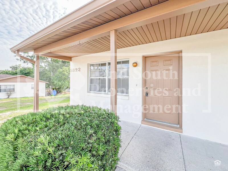 Foto del edificio - 5822 Charlton Dr