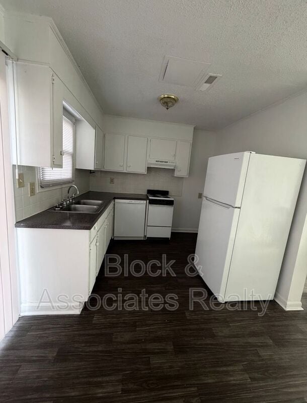 Building Photo - 1023 Salisbury St