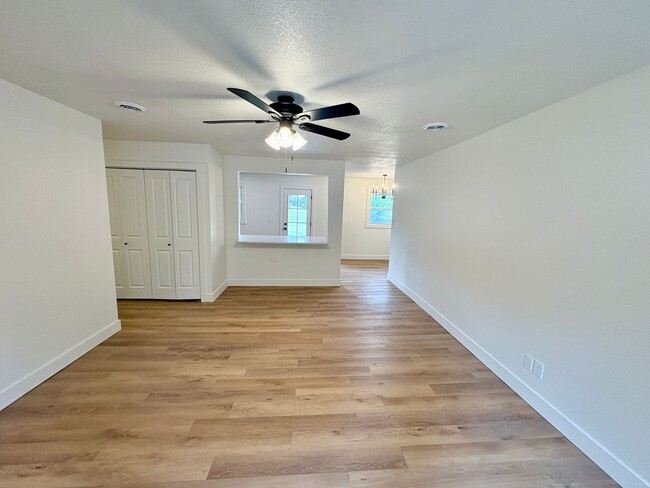 Foto del edificio - Newly Remodeled Home near KSU Football Sta...