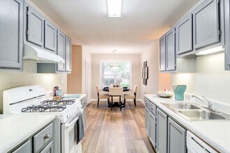 Building Photo - Azalea Springs