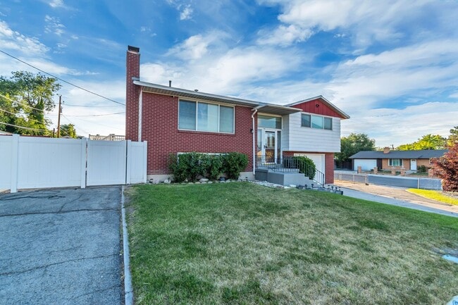 Photo - Spacious 4-Bed Unfurnished Home