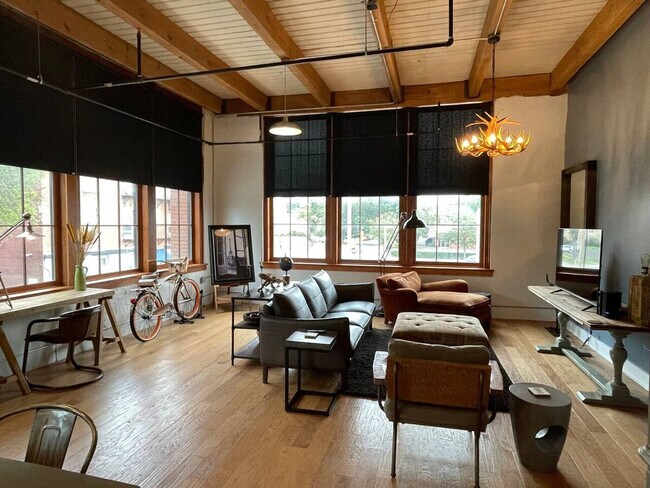 Foto del edificio - 749 Monroe Ave