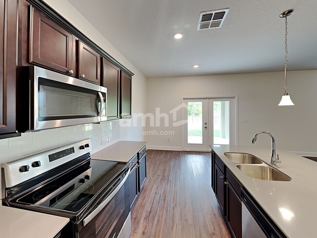 Foto del edificio - 20443 Calla Lily Dr