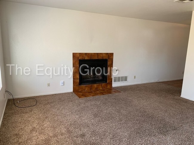 Foto del edificio - Two story Town Home available in Tulare!