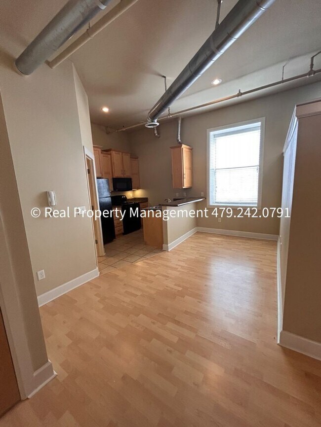 Foto del edificio - $850 MOVE-IN SPECIAL (does not include app...