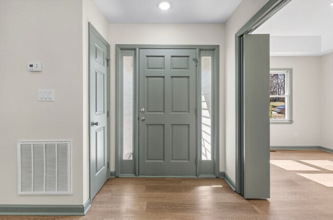 Building Photo - 421 Danielle Dr