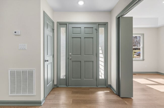 Foto del edificio - 421 Danielle Dr