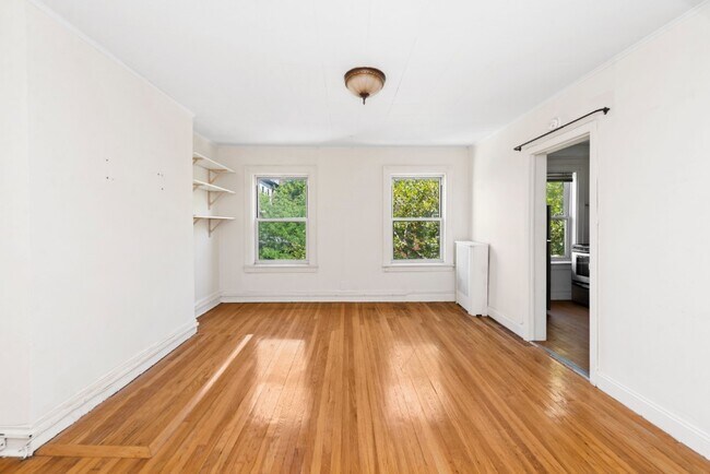 Building Photo - Great Deal Modern 1 Bedroom