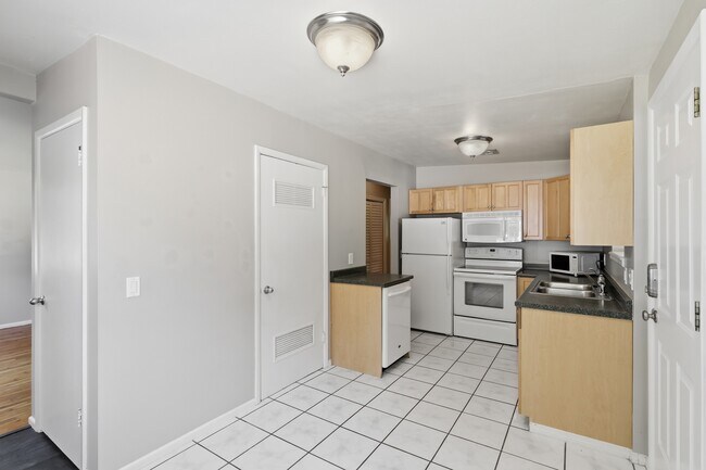 Building Photo - 2125 Polk Ave