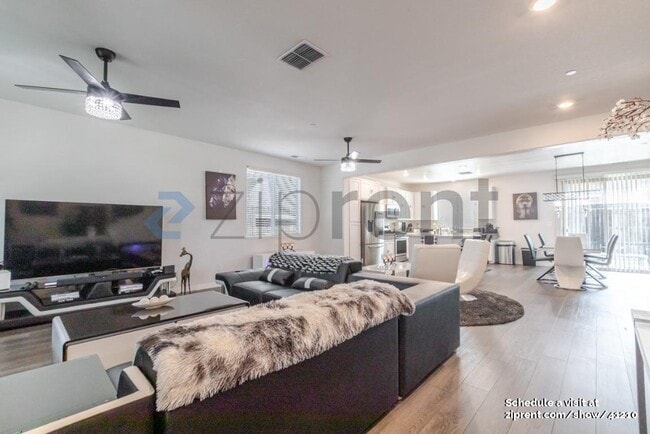 Building Photo - 5561 Harcrest Dr