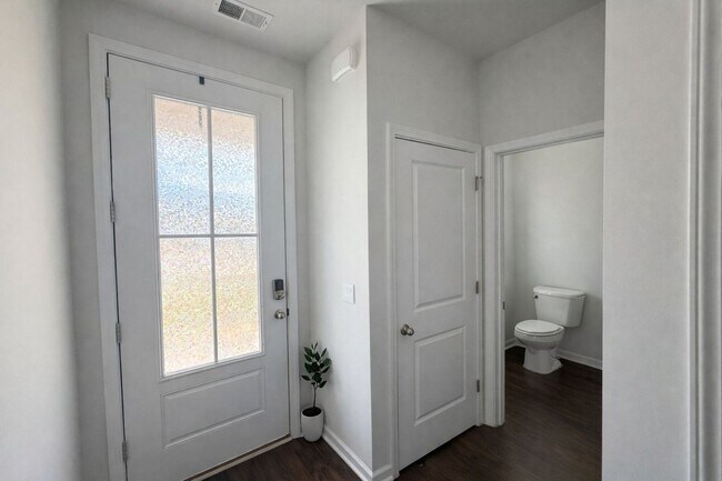 Building Photo - Highly Desirable 4 Bedroom Home with Serene Cul-de-Sac Living in Watergrass Community
