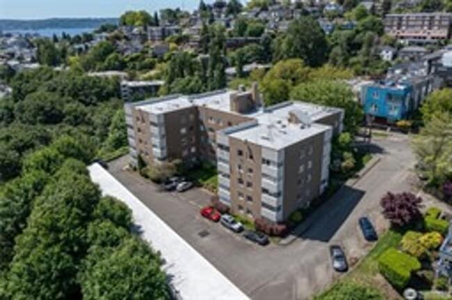 Building Photo - 1800 Taylor Ave N