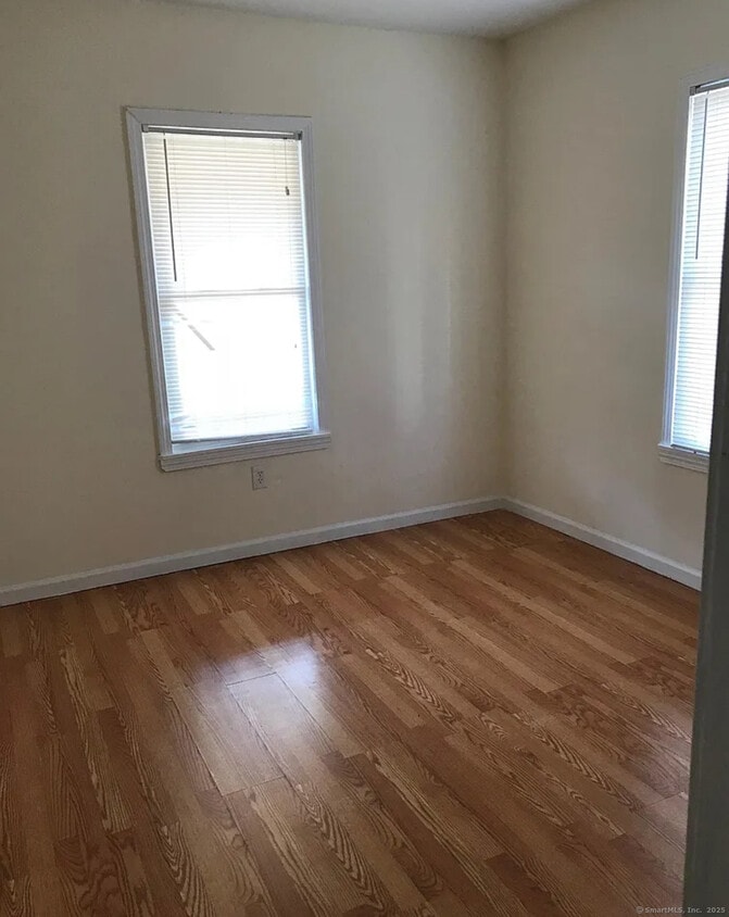 Building Photo - 303 Poplar St