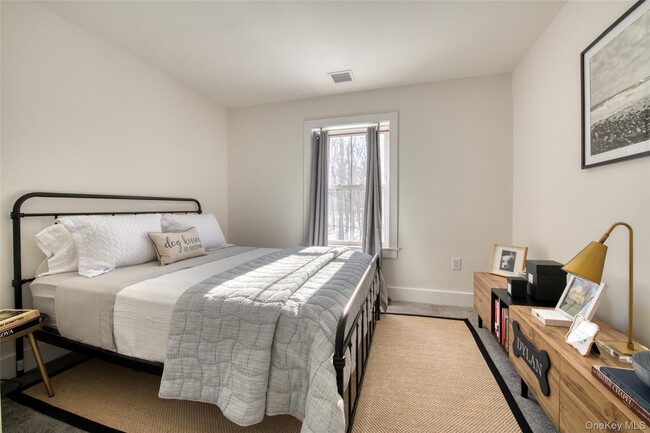 Building Photo - 13595 Soundview Ave