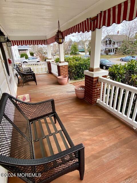 Building Photo - 604 6th Ave