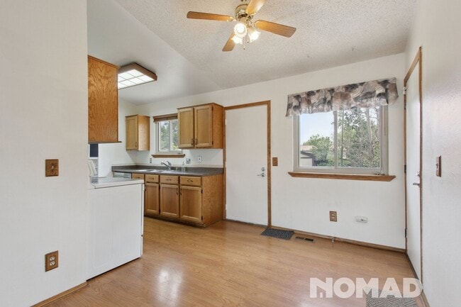 Building Photo - Charming 3BR House in Aurora