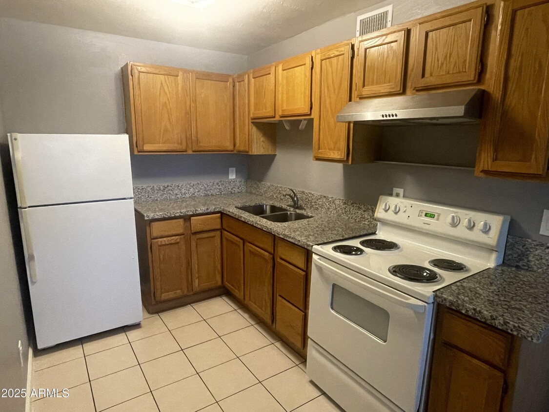 Primary Photo - 602 E Townley Ave