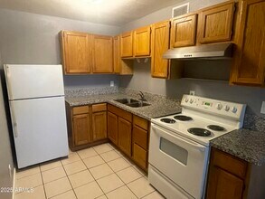 Building Photo - 602 E Townley Ave