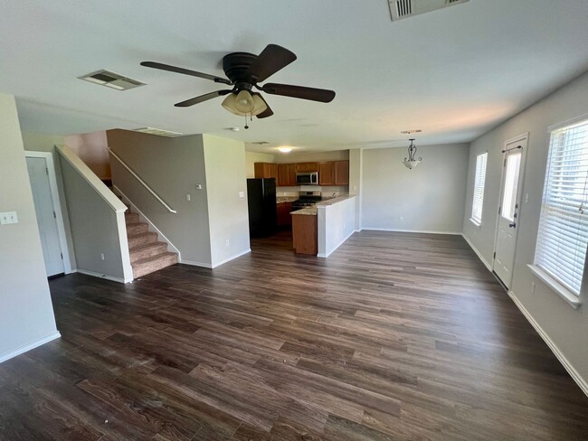 Foto del edificio - Remodeled in Buda: Shadow Creek Subdivision