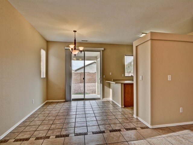 Foto del edificio - 11221 W Coronado Rd