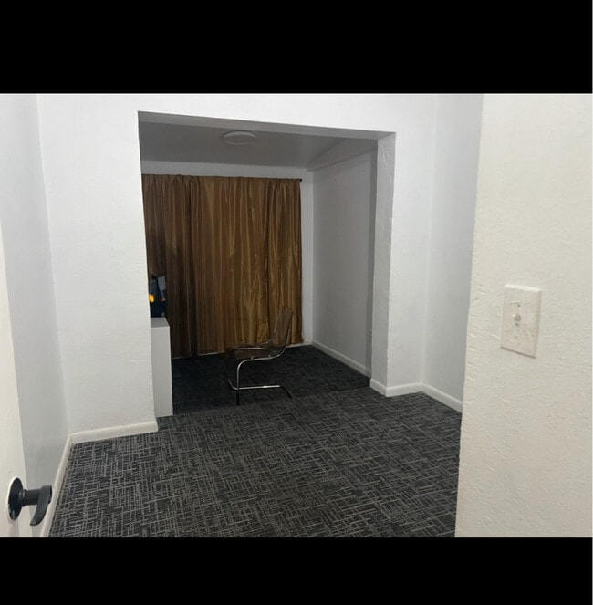 Building Photo - 4231 SW 41st St