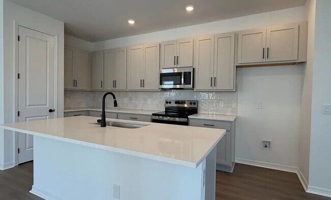 Foto del edificio - Brand-New Luxury Rental in Sunbrooke | Upgrades Throughout!