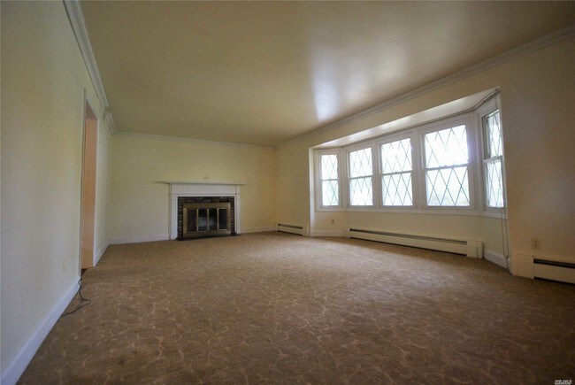 Building Photo - 14 Millbrook Dr