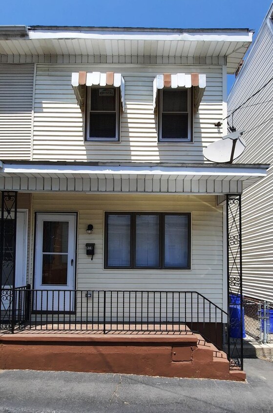 Primary Photo - 3 br, 1.5 bath House - 414 CARBON ST