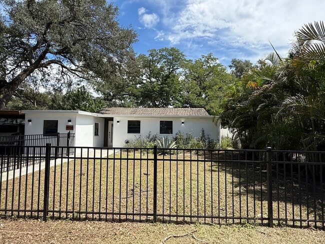 Building Photo - 4034 S Westshore Blvd