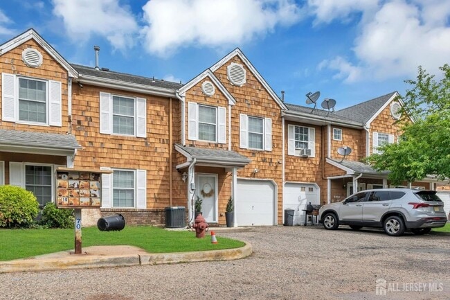 Building Photo - 19 Delavan Ct