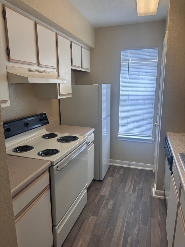 Building Photo - Escondido Creek Apartments