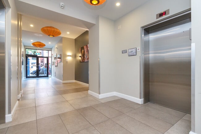 Building Photo - 595 Pandora Ave