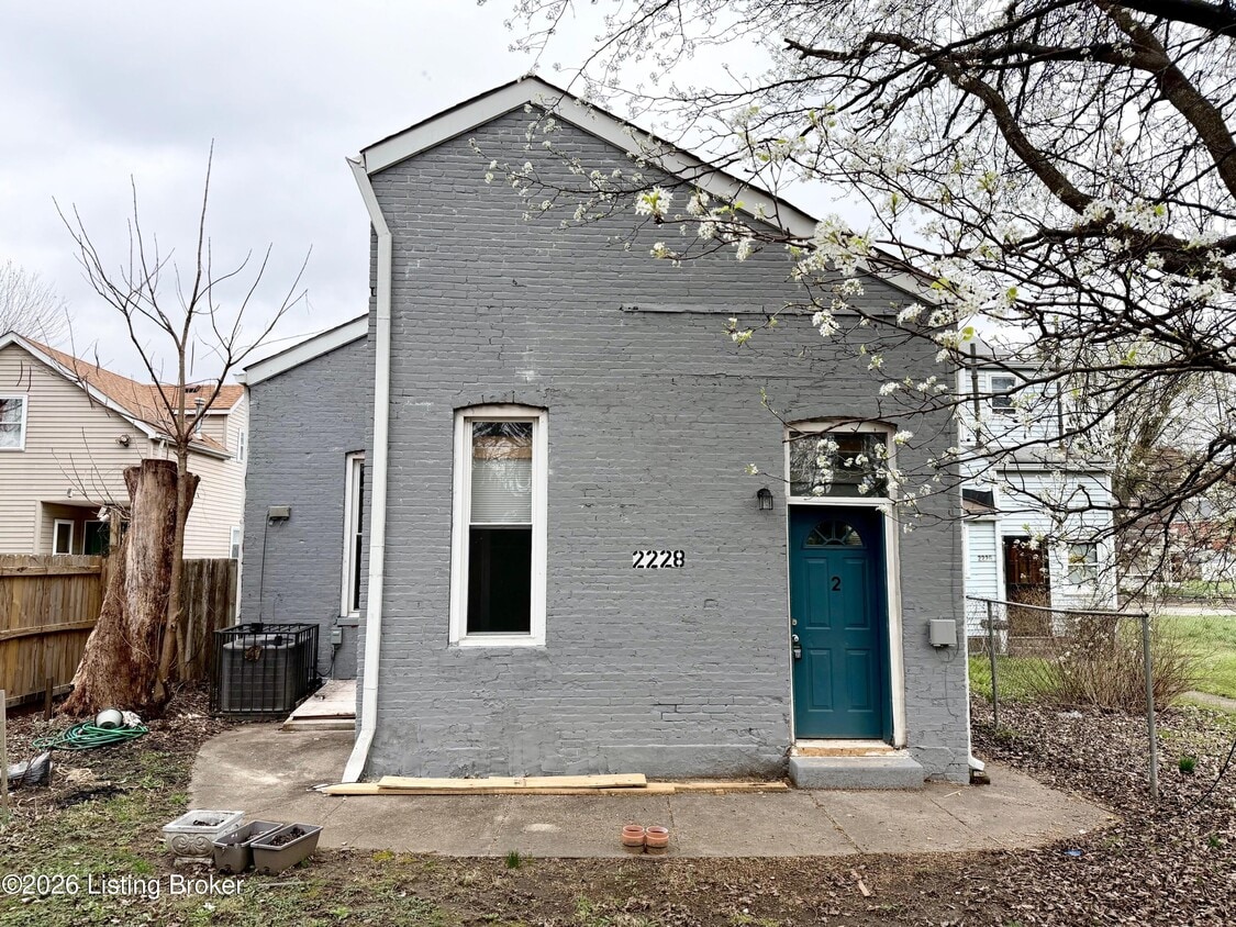 Building Photo - 2228 W Madison St