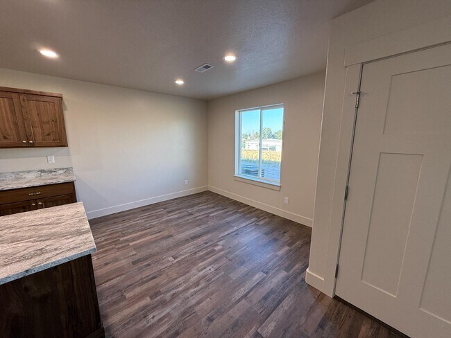 Foto del edificio - Eastside View Townhomes