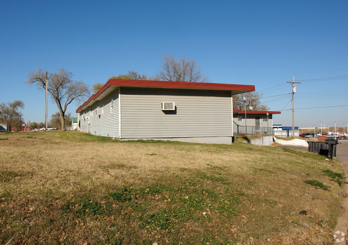 Building Photo - 1103 NW Carroll Dr