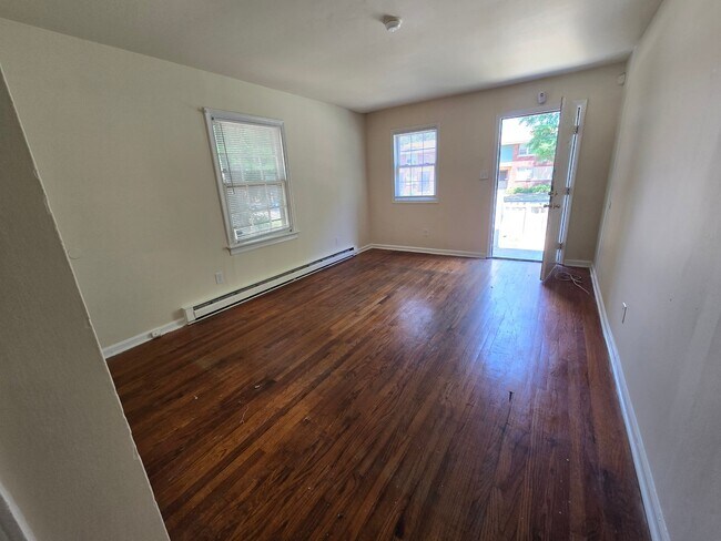 Foto del edificio - 2423 Whitcomb St