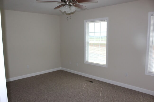Photo - 3 Bedroom, 2.5 Bath Townhouse for Rent