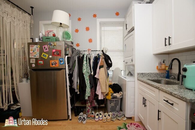 Foto del edificio - 1624 W Beach Ave