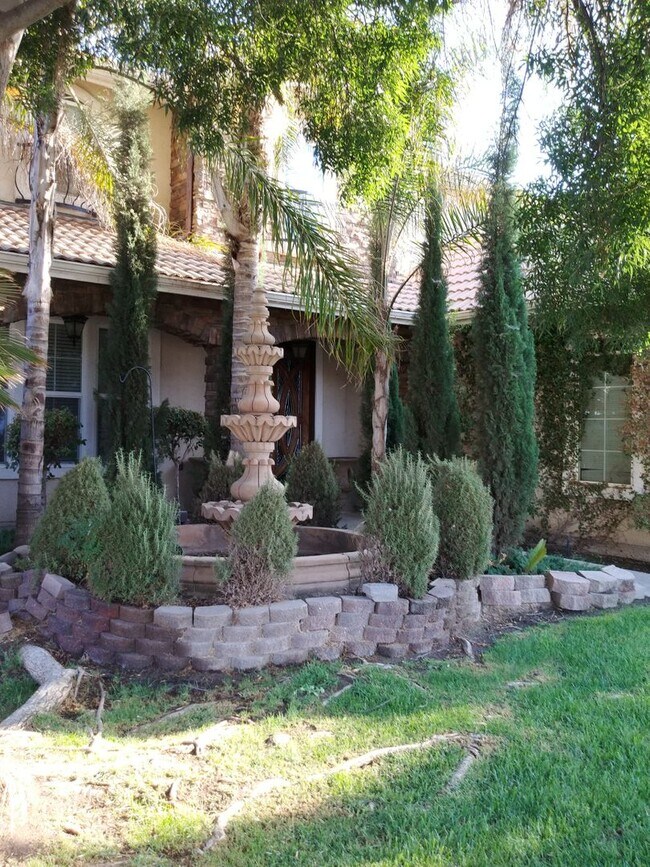 Building Photo - Four bedroom, 3 bathroom