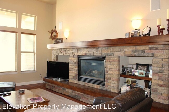 Building Photo - 3 br, 3.5 bath House - 61873 Fall Creek Lp